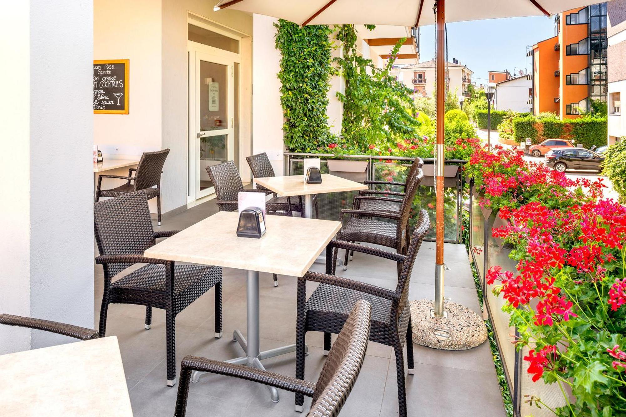 Hotel Taormina Bardolino Exterior photo