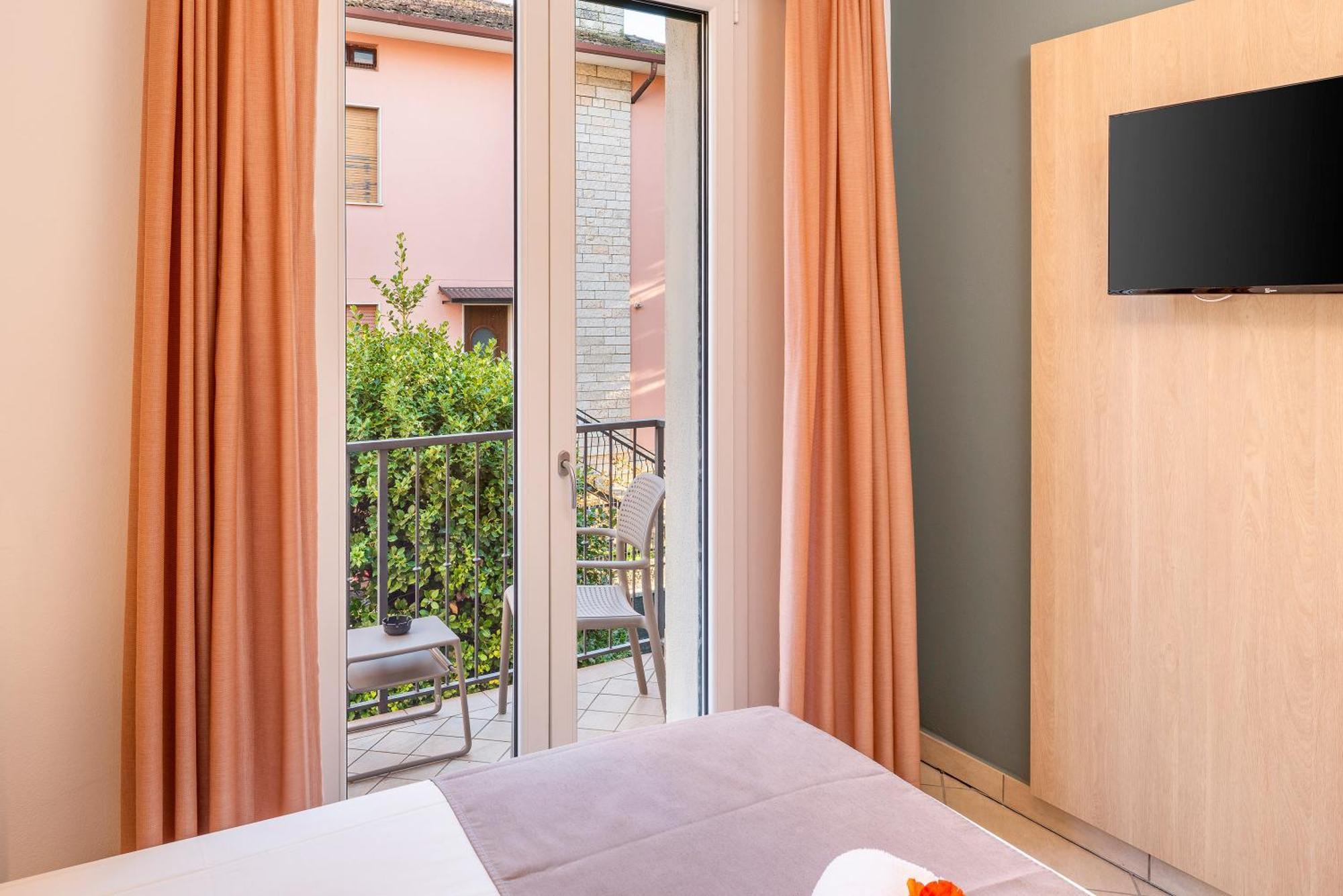 Hotel Taormina Bardolino Exterior photo