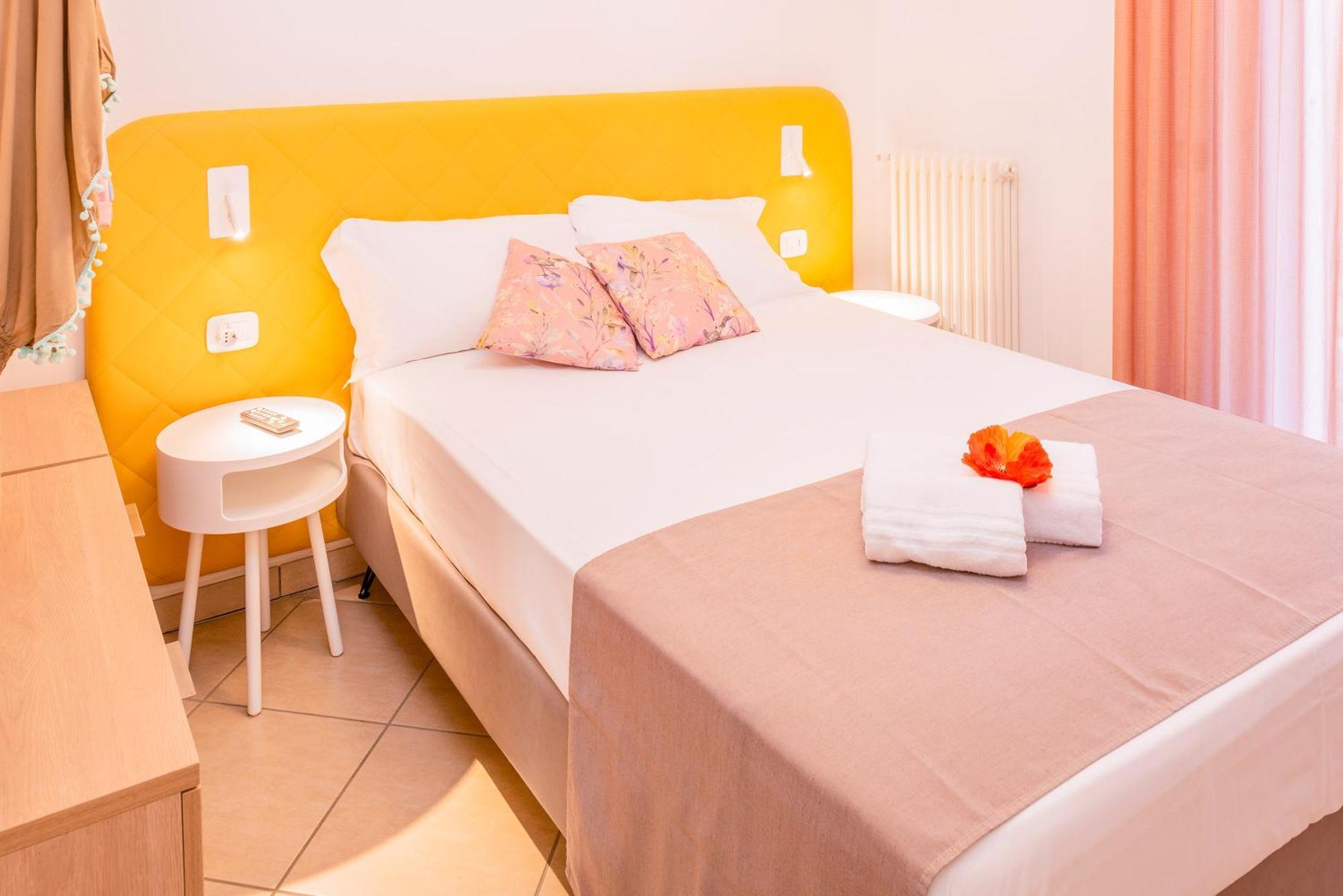 Hotel Taormina Bardolino Exterior photo